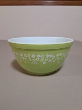 Pyrex Vintage 402 Spring Blossom 1 1/2 Liter Serving Mixing Bowl